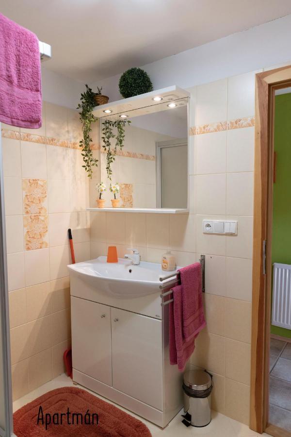 Appartamento Vyprachtice L.V. Esterno foto
